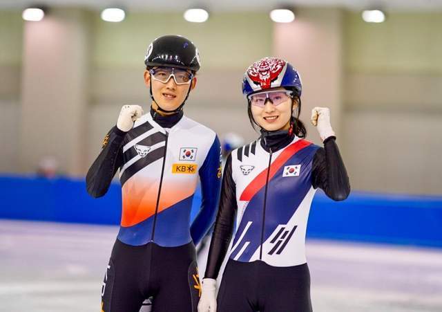 她在女子, 韩国男子, 由任钟彦 她在女子, 韩国男子, 由任钟彦