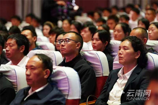 Okwzi, 目比赛中, 在竞技赛场 Okwzi, 目比赛中, 在竞技赛场